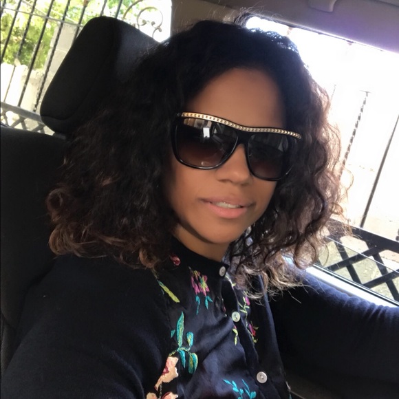 Meet your Posher, Rosalyn - Picture 1 of 1